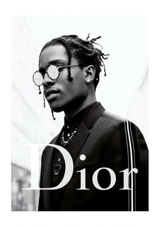 Black and white poster of a man in sunglasses and suit with "Dior" text, Asap Rocky x Dior Plakat.